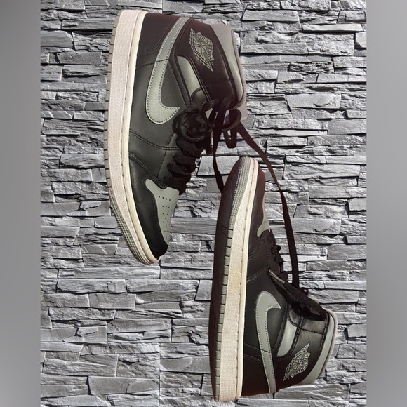 Nike Air Jordan’s. 2018 shadow. Retro mid rise black-and-grey men’s size‎ 8.